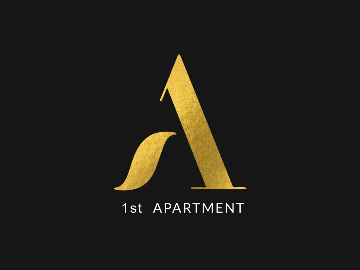 1St Apartment Nehoiu Exterior foto
