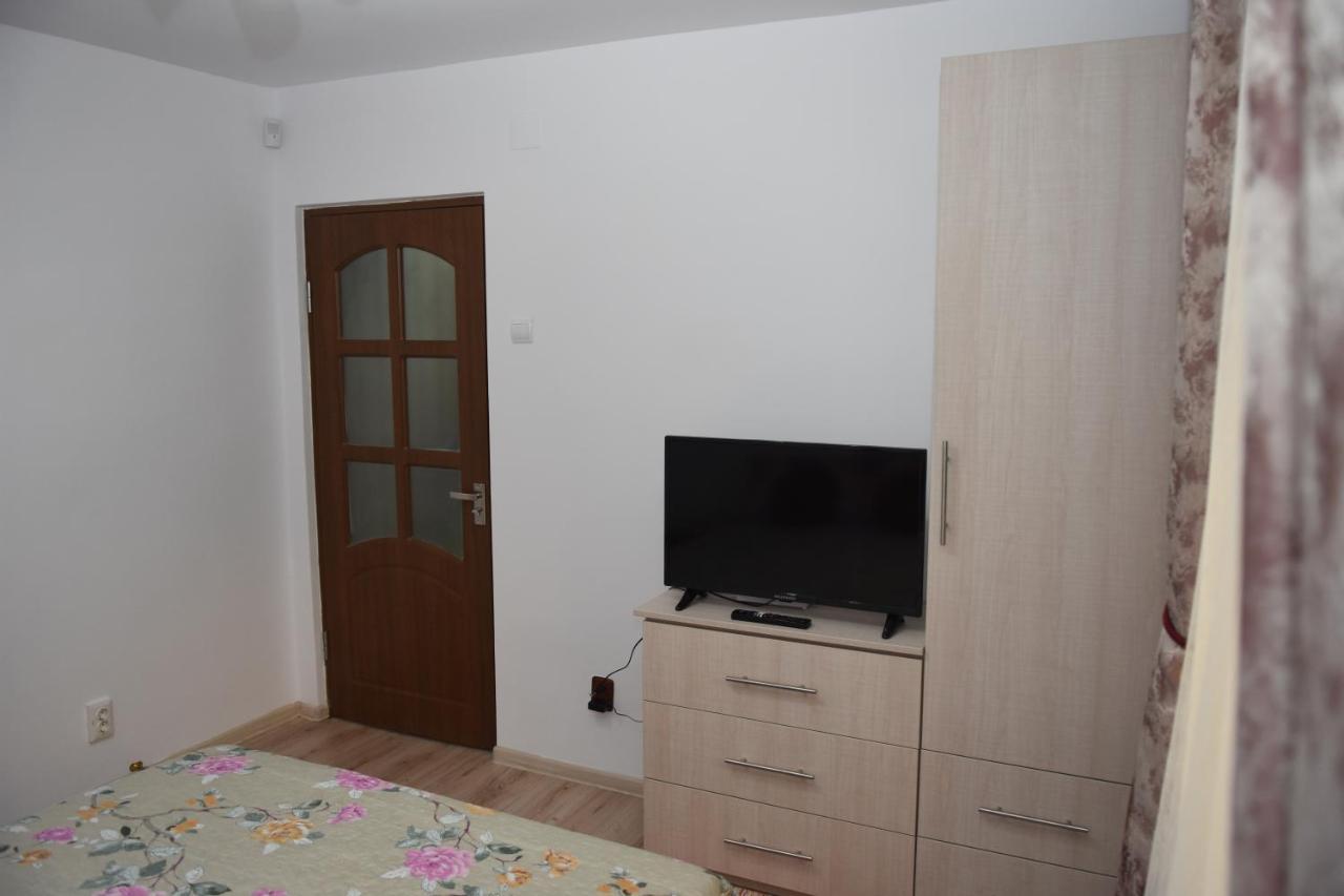 1St Apartment Nehoiu Exterior foto